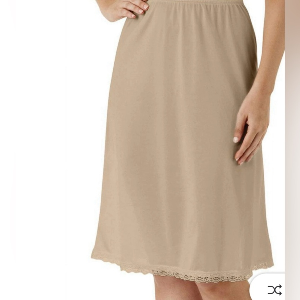 New without Tag shadowline Elegant Nude Women's under Skirt or dress half slip